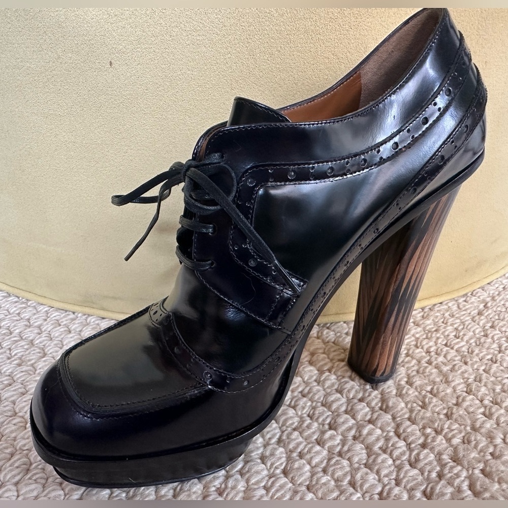 FENDI square toe platform Oxford heels PERFECT condition. Gorgeous